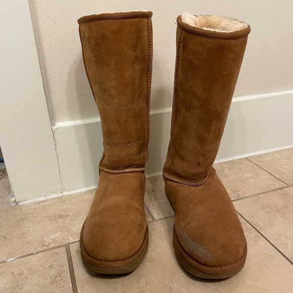 Tall Chestnut UGG - Picture 3 of 4